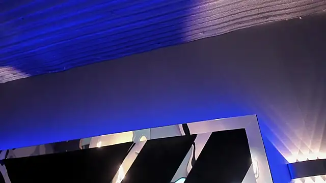 Larabrooks online show from 03.12.26