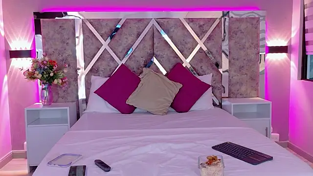 Larabrooks online show from 04.13.26