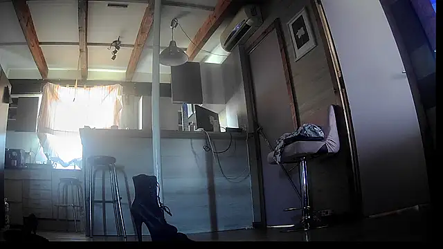 Snapshot of FLakiReve chatting on 09.18.25 FLakiReve online show from 09.18.25