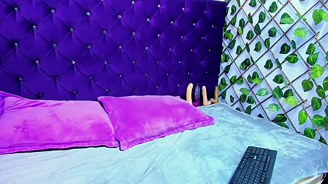 UnderBaby  online show from 10.17.25