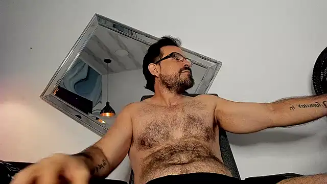 Snapshot of SbasTone_Muscle chatting on 10.01.25 SbasTone Muscle online show from 10.01.25