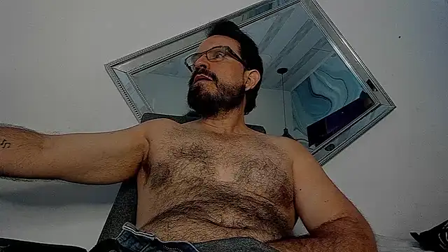 Snapshot of SbasTone_Muscle chatting on 10.11.25 SbasTone Muscle online show from 10.11.25