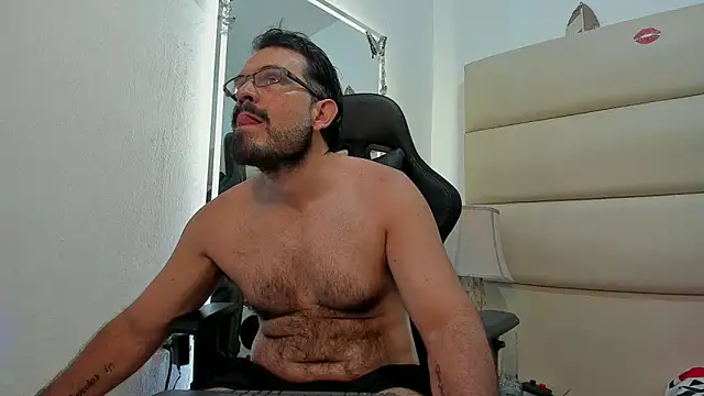 Snapshot of SbasTone_Muscle chatting on 11.06.25 SbasTone Muscle online show from 11.06.25