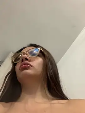 Snapshot of elettra_fioreee chatting on 03.23.25 elettra fioreee online show from 03.23.25