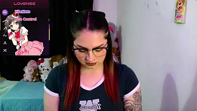 Snapshot of lucycherry__ chatting on 02.13.26 lucycherry online show from 02.13.26