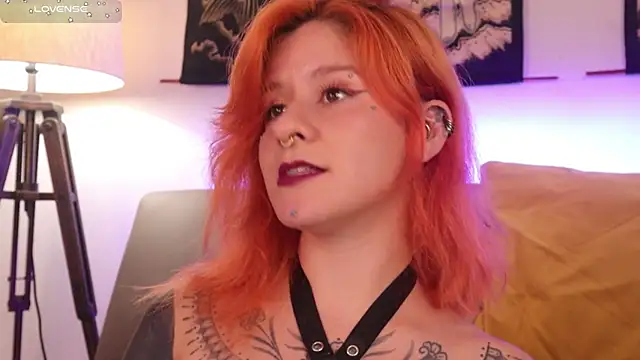 Snapshot of Daarlene chatting on 09.18.25 Daarlene online show from 09.18.25