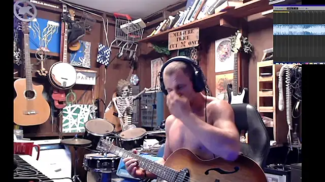 Snapshot of itsjameswebbscope chatting on 09.30.25 itsjameswebbscope online show from 09.30.25