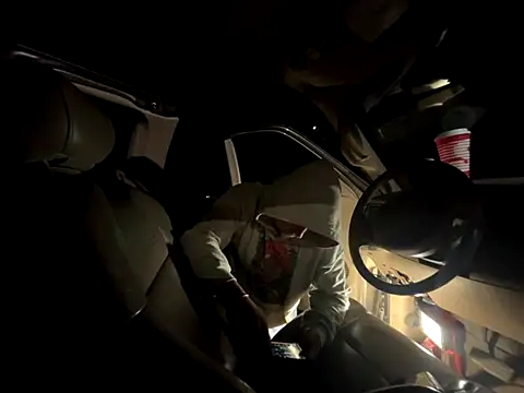 Snapshot of itsjameswebbscope chatting on 10.04.25 itsjameswebbscope online show from 10.04.25