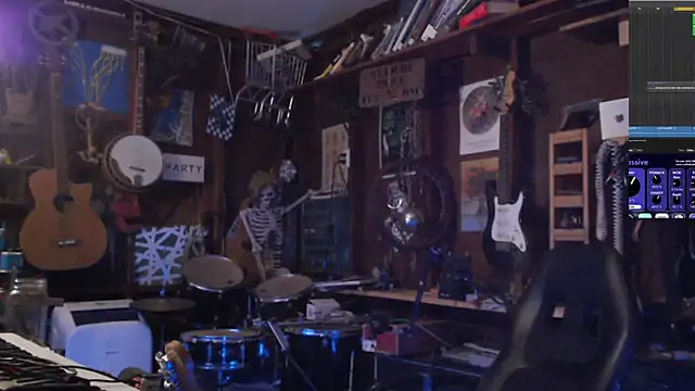 Snapshot of itsjameswebbscope chatting on 10.05.25 itsjameswebbscope online show from 10.05.25