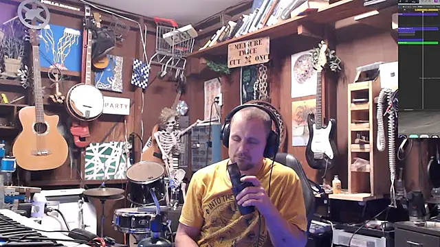 Snapshot of itsjameswebbscope chatting on 10.06.25 itsjameswebbscope online show from 10.06.25