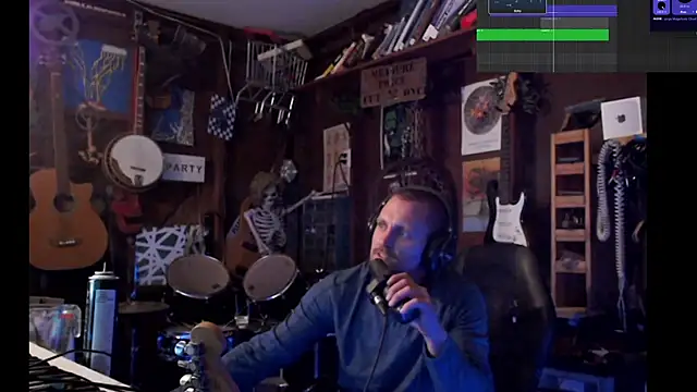 Snapshot of itsjameswebbscope chatting on 10.08.25 itsjameswebbscope online show from 10.08.25