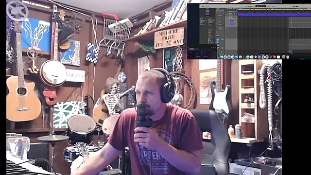 Snapshot of itsjameswebbscope chatting on 10.09.25 itsjameswebbscope online show from 10.09.25