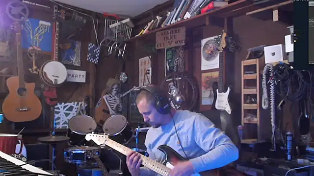 Snapshot of itsjameswebbscope chatting on 10.13.25 itsjameswebbscope online show from 10.13.25