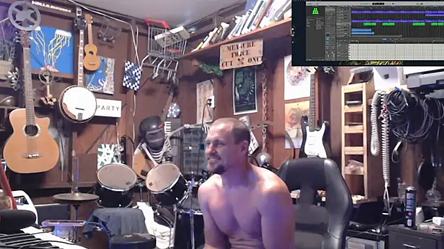 Snapshot of itsjameswebbscope chatting on 10.19.25 itsjameswebbscope online show from 10.19.25