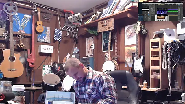 Snapshot of itsjameswebbscope chatting on 10.26.25 itsjameswebbscope online show from 10.26.25