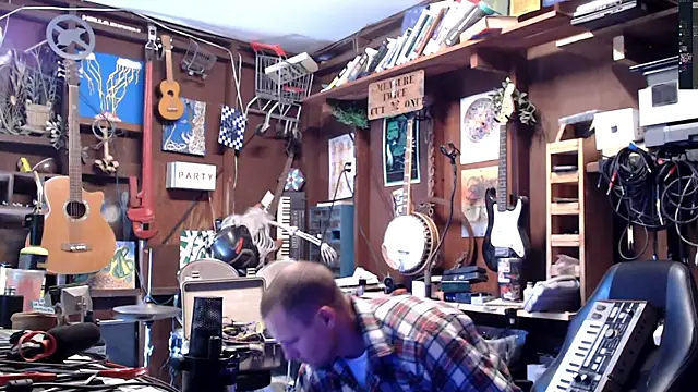 Snapshot of itsjameswebbscope chatting on 11.01.25 itsjameswebbscope online show from 11.01.25