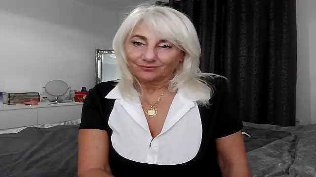 Snapshot of TanyaTaylor45 chatting on 10.27.25 TanyaTaylor45 online show from 10.27.25