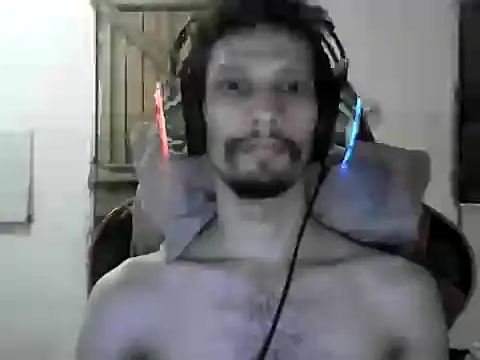 Snapshot of LucasMarcelo85 chatting on 01.10.25 LucasMarcelo85 online show from 01.10.25