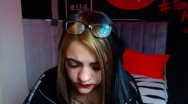 Violettasquirt online show from 12.28.24