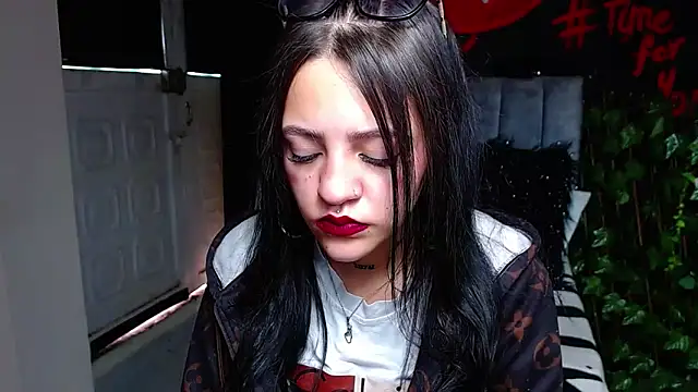 Violettasquirt online show from 04.14.26