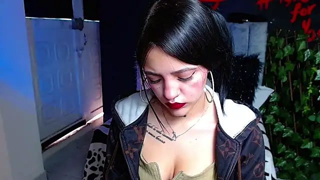 Violettasquirt online show from 04.18.26