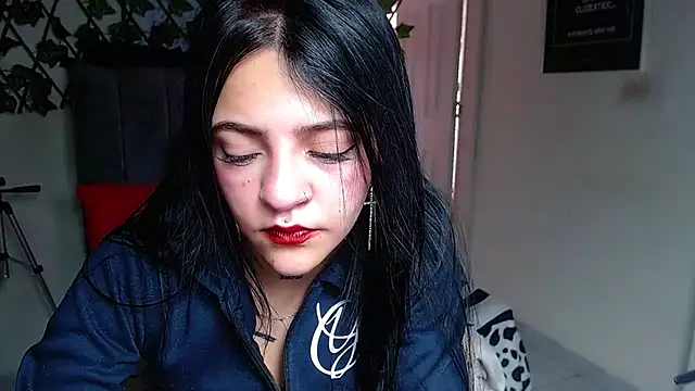 Snapshot of Violettasquirt chatting on 06.24.26 Violettasquirt online show from 06.24.26