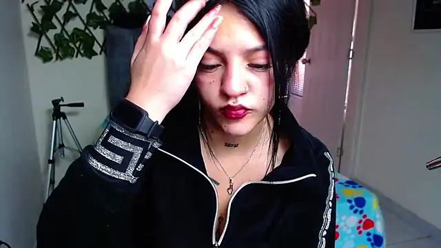 Snapshot of Violettasquirt chatting on 07.15.26 Violettasquirt online show from 07.15.26