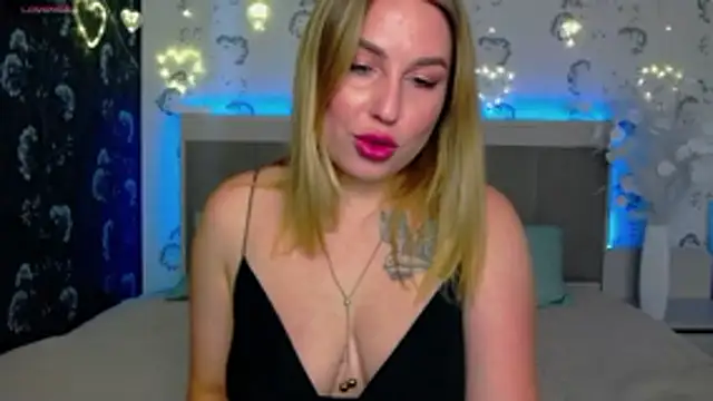 Snapshot of KisssAmmeli chatting on 06.13.26 KisssAmmeli online show from 06.13.26