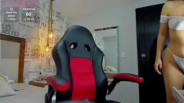 Snapshot of EVAGRECO chatting on 10.27.25 EVAGRECO online show from 10.27.25