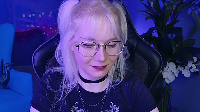 Snapshot of NancyMartinez chatting on 01.13.25 NancyMartinez online show from 01.13.25