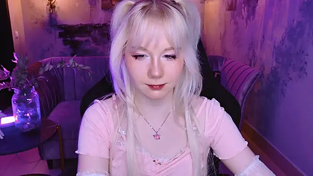 Snapshot of NancyMartinez chatting on 01.28.25 NancyMartinez online show from 01.28.25