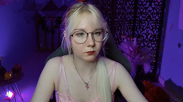 Snapshot of NancyMartinez chatting on 01.30.25 NancyMartinez online show from 01.30.25