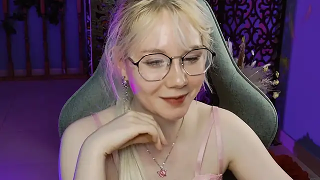 Snapshot of NancyMartinez chatting on 01.30.25 NancyMartinez online show from 01.30.25