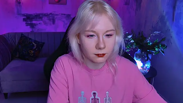 Snapshot of NancyMartinez chatting on 02.04.25 NancyMartinez online show from 02.04.25