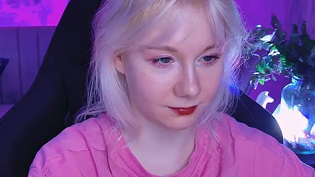 Snapshot of NancyMartinez chatting on 02.04.25 NancyMartinez online show from 02.04.25