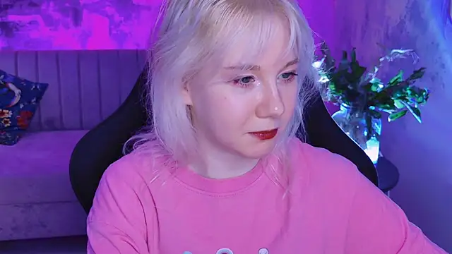 Snapshot of NancyMartinez chatting on 02.04.25 NancyMartinez online show from 02.04.25