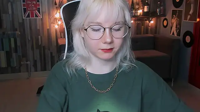 Snapshot of NancyMartinez chatting on 02.05.25 NancyMartinez online show from 02.05.25