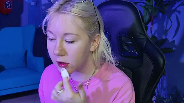 Snapshot of NancyMartinez chatting on 02.18.25 NancyMartinez online show from 02.18.25