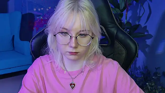 Snapshot of NancyMartinez chatting on 02.18.25 NancyMartinez online show from 02.18.25