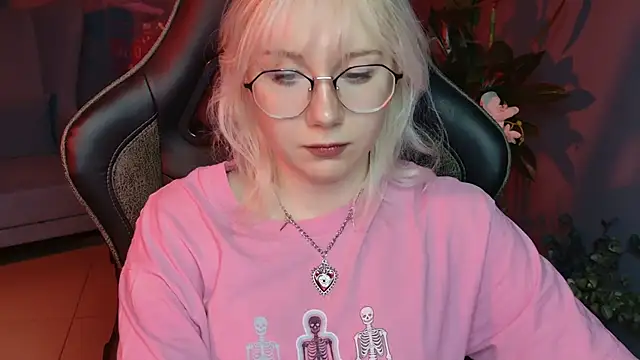 Snapshot of NancyMartinez chatting on 02.18.25 NancyMartinez online show from 02.18.25