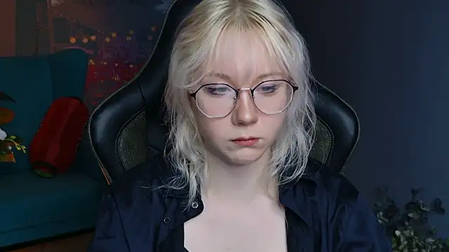 Snapshot of NancyMartinez chatting on 02.21.25 NancyMartinez online show from 02.21.25