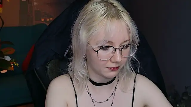 Snapshot of NancyMartinez chatting on 02.21.25 NancyMartinez online show from 02.21.25