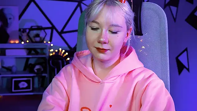 Snapshot of NancyMartinez chatting on 02.27.25 NancyMartinez online show from 02.27.25