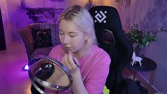 Snapshot of NancyMartinez chatting on 03.08.25 NancyMartinez online show from 03.08.25