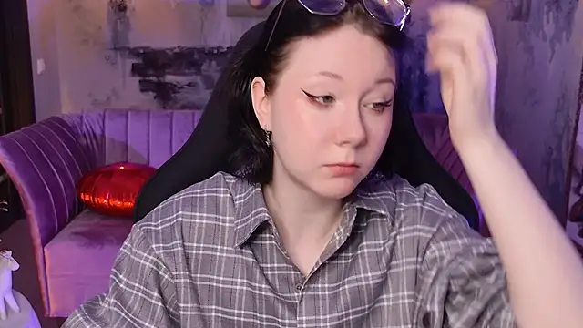 Snapshot of NancyMartinez chatting on 10.17.25 NancyMartinez online show from 10.17.25