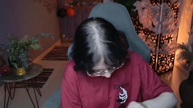 Snapshot of NancyMartinez chatting on 10.22.25 NancyMartinez online show from 10.22.25