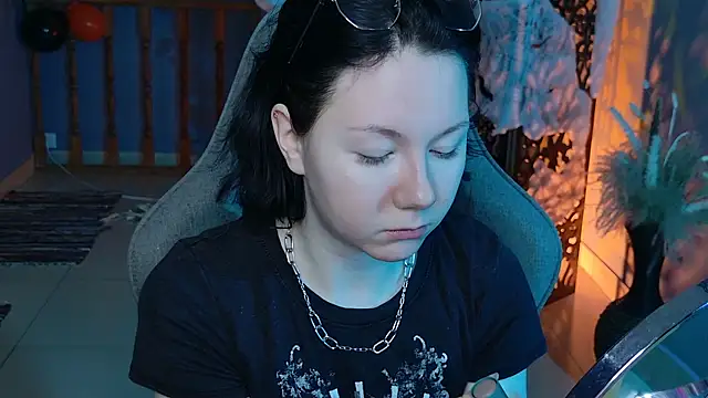 Snapshot of NancyMartinez chatting on 10.27.25 NancyMartinez online show from 10.27.25