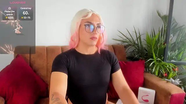 Snapshot of -Sofii_ chatting on 01.05.25 -Sofii online show from 01.05.25