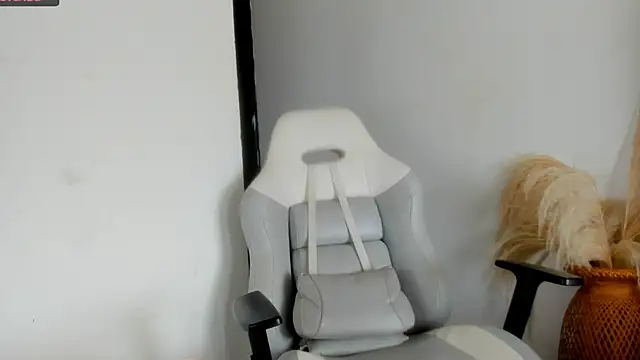 Snapshot of -Sofii_ chatting on 02.14.25 -Sofii online show from 02.14.25