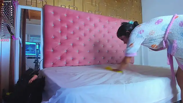 Molly gomez  online show from 01.19.25